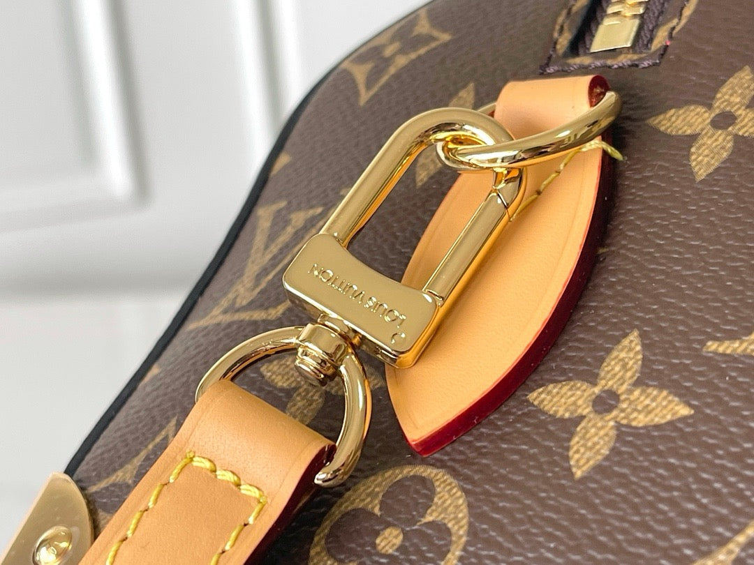 New Louis Vuitton Women’s Leather Shoulder Bag – Compact & Elegant