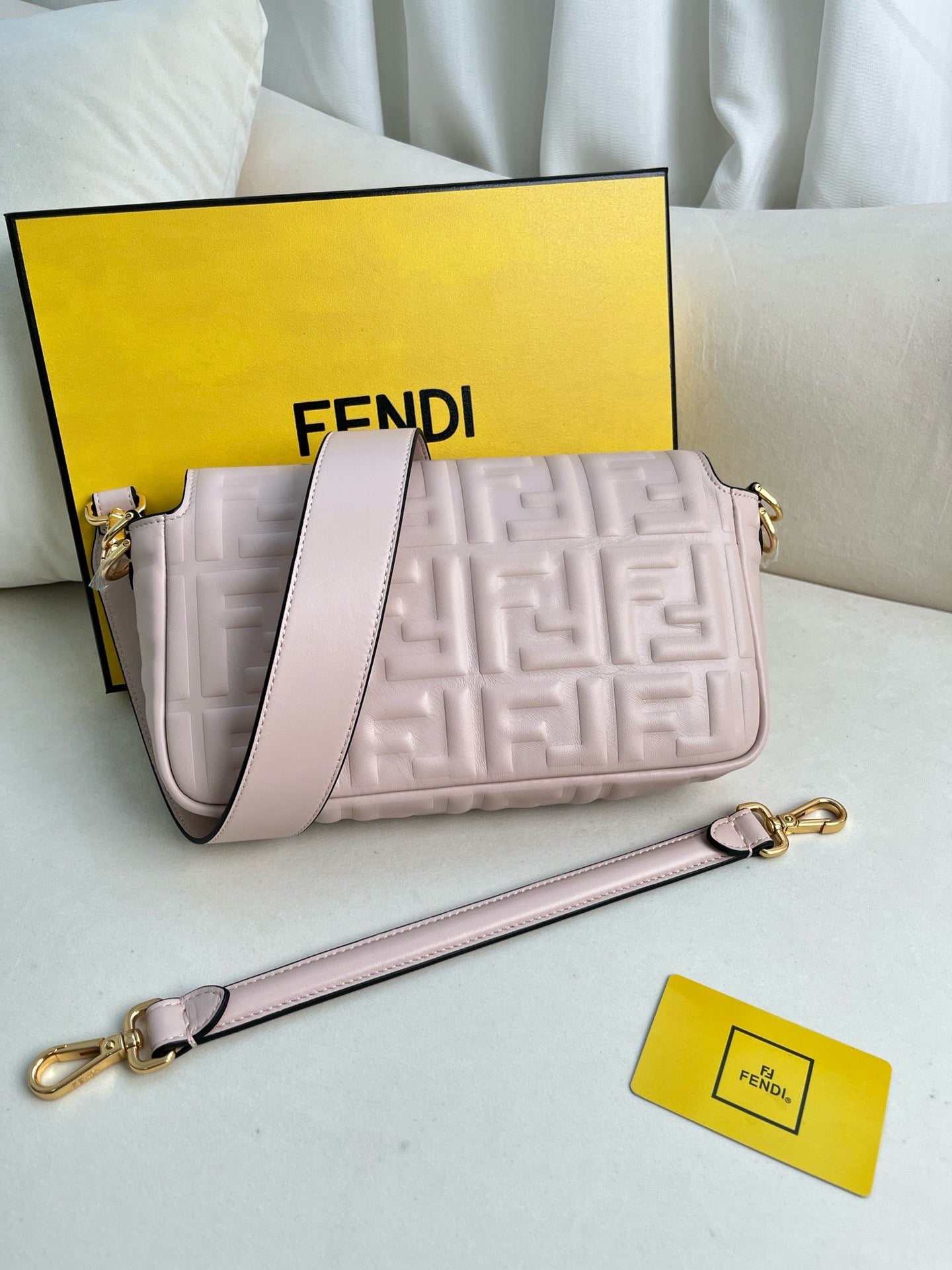 New & Unique Fendi Women’s Leather Shoulder Bag – Sleek & Stylish