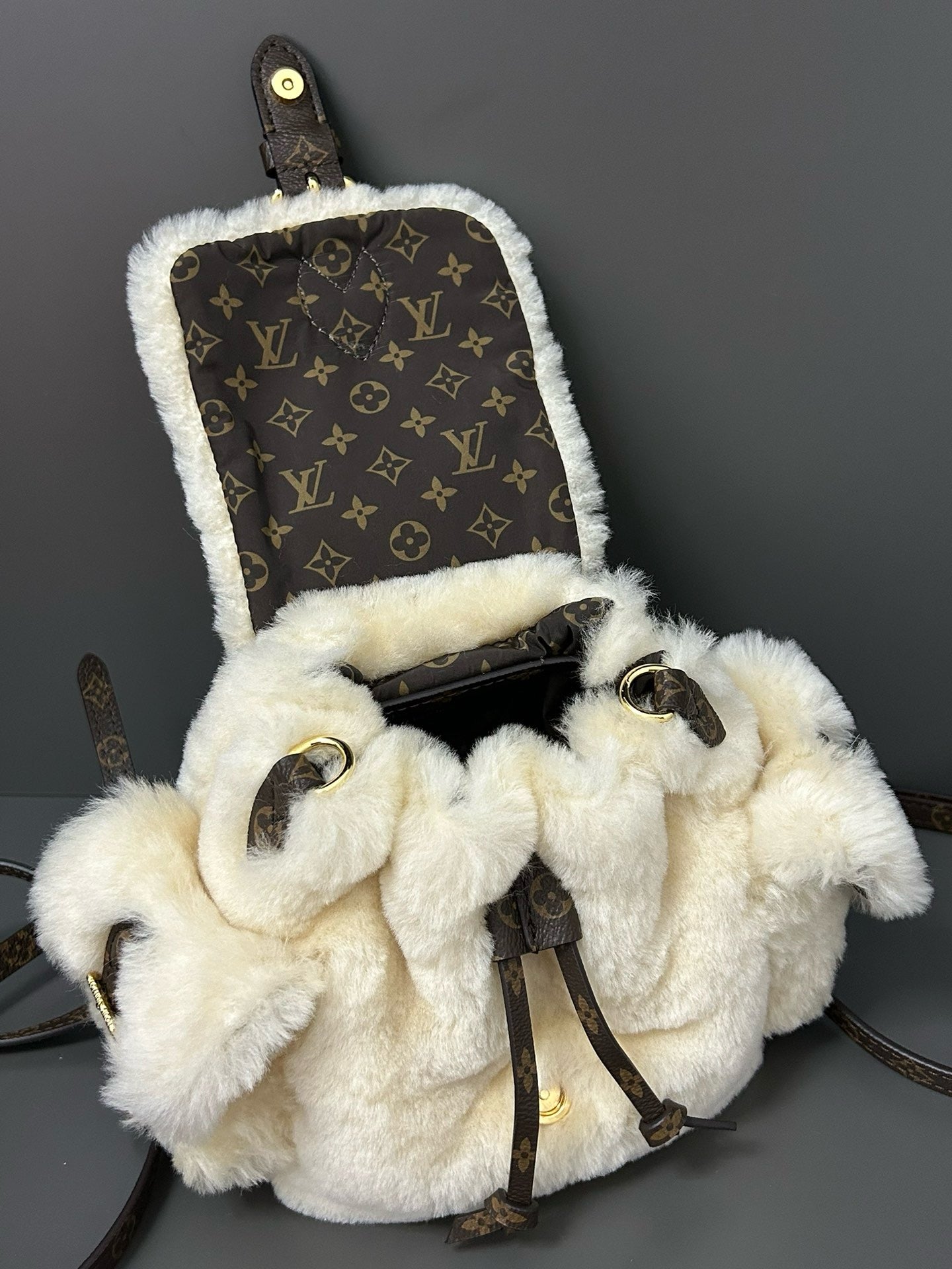 New Louis Vuitton Women’s Plush Backpack – Chic & Cozy Luxury