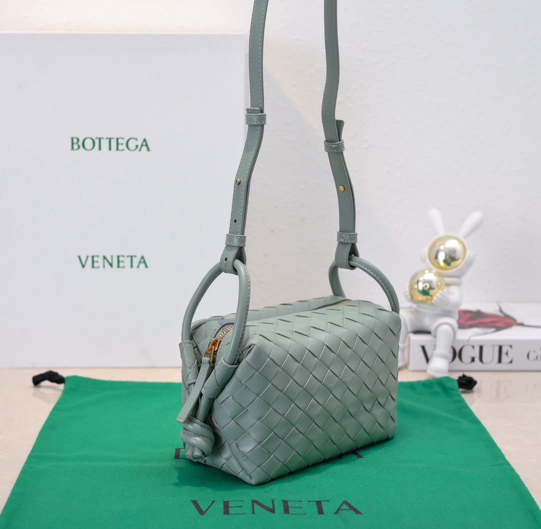 Trendy-Bottega-Veneta-Women’s-Leather-Shoulder-Bag.jpg