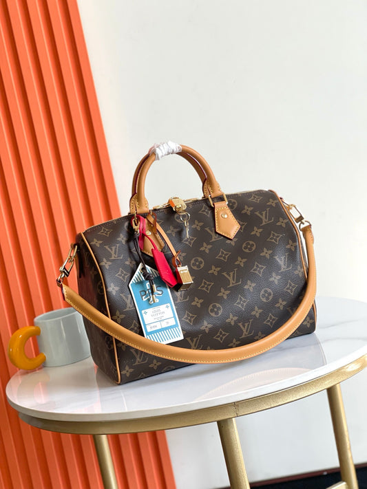 Unique LV Women’s Leather Shoulder Bag - Chic & Spacious