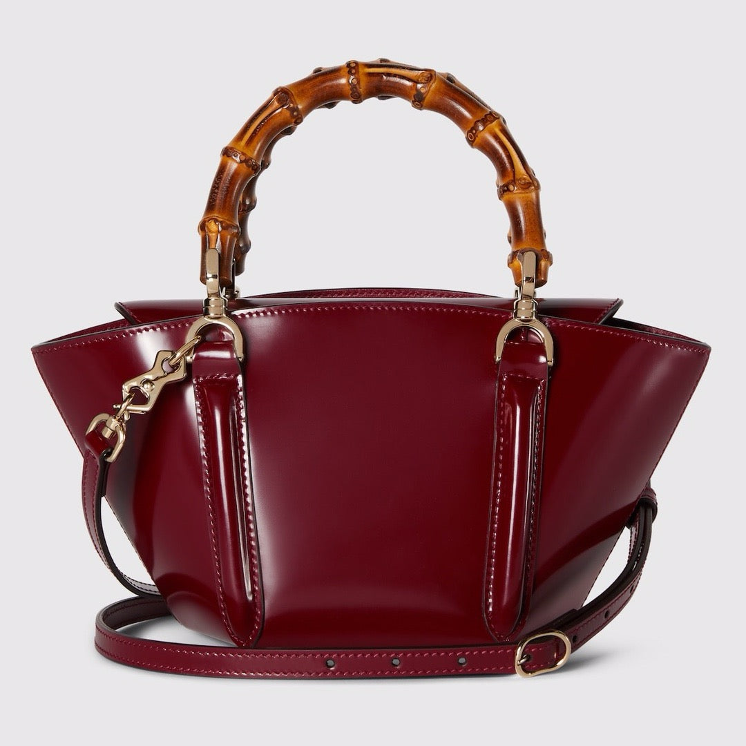 Elegant Gucci Women’s Leather Shoulder Bag – Chic & Compact