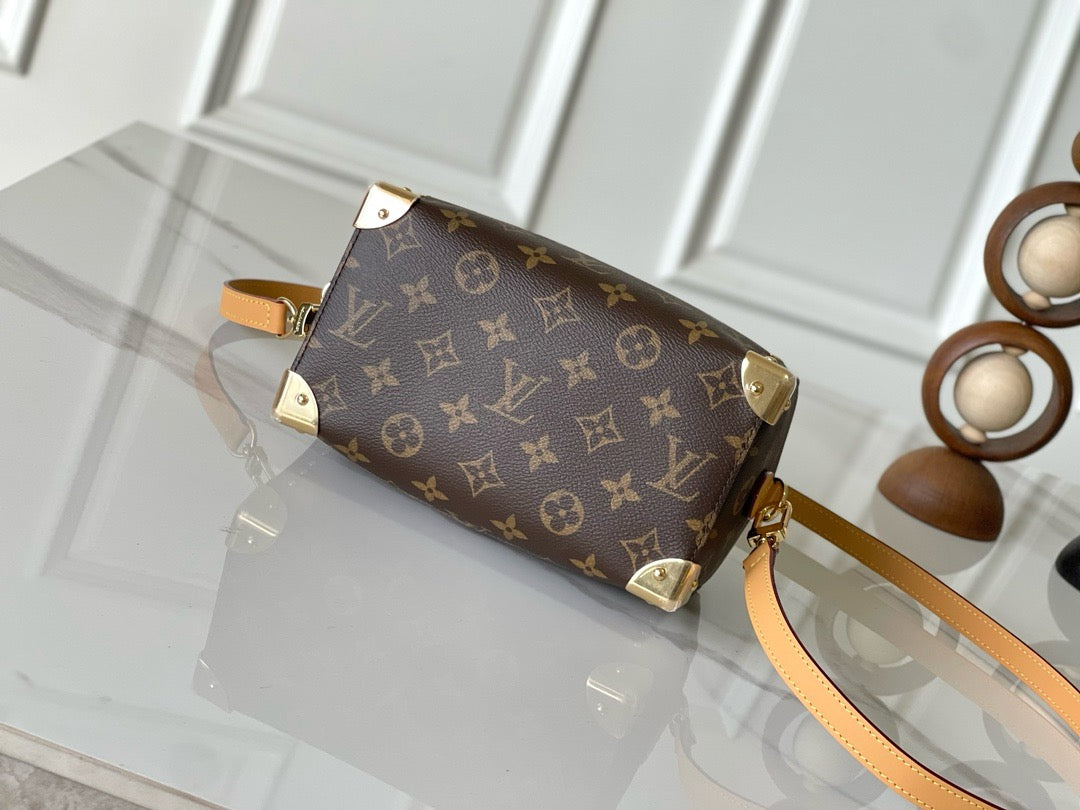 New Louis Vuitton Women’s Leather Shoulder Bag – Compact & Elegant