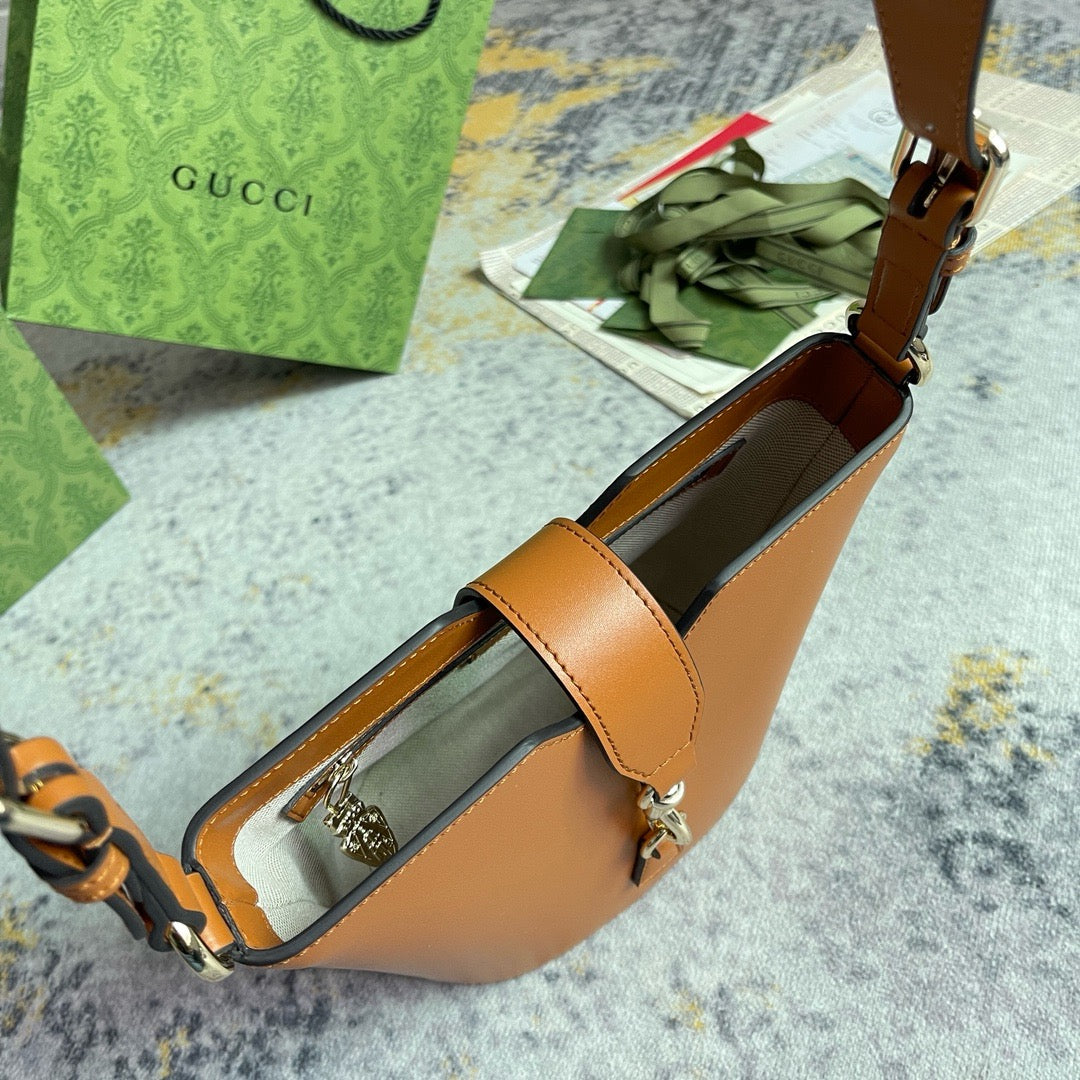 Gucci Women’s Shoulder Bag | Elegant & Timeless Designer Handbag