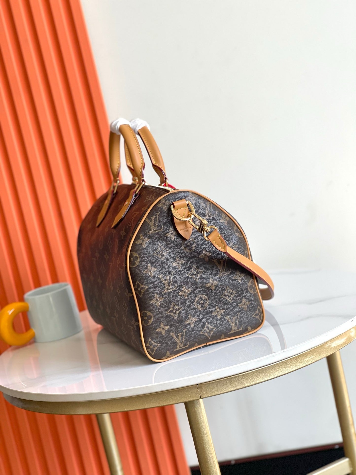 Unique LV Women’s Leather Shoulder Bag - Chic & Spacious