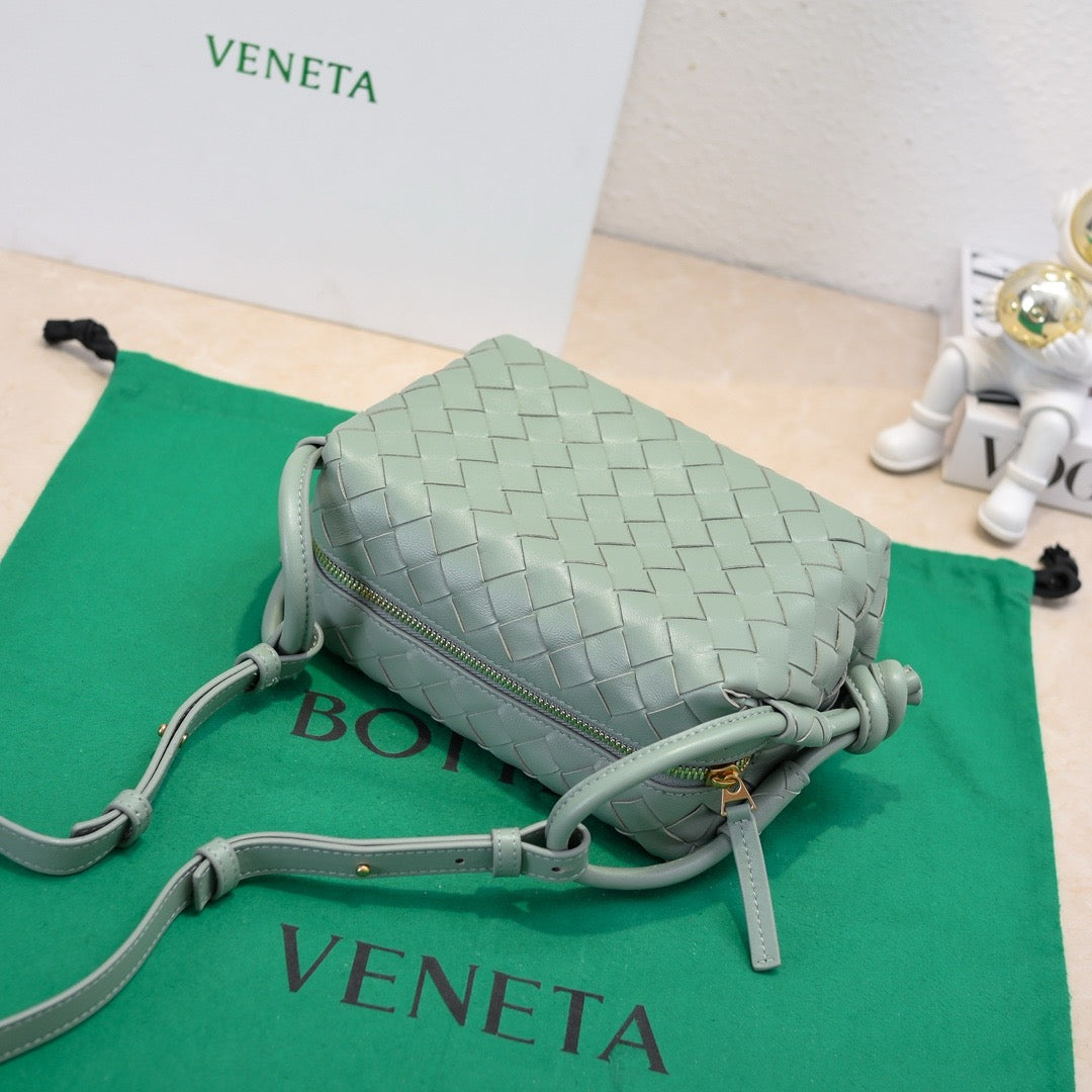 Trendy-Bottega-Veneta-Women’s-Leather-Shoulder-Bag.jpg