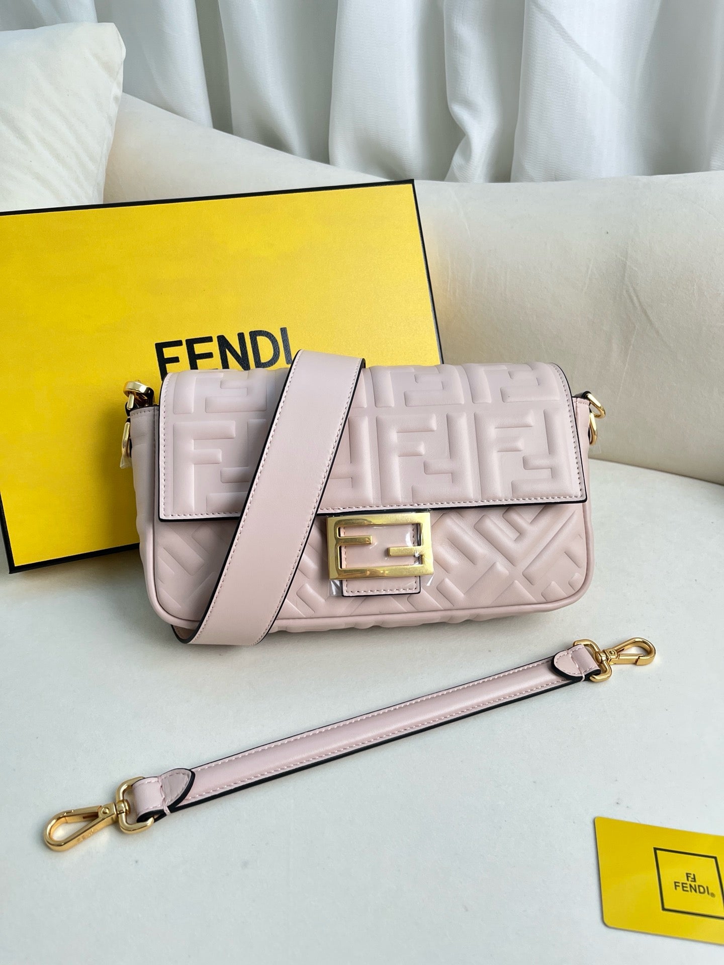 New & Unique Fendi Women’s Leather Shoulder Bag – Sleek & Stylish