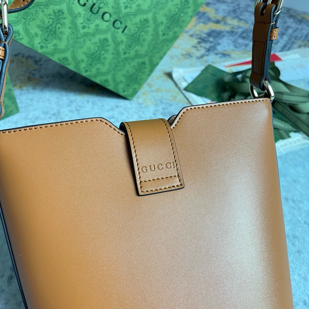 Gucci Women’s Shoulder Bag | Elegant & Timeless Designer Handbag