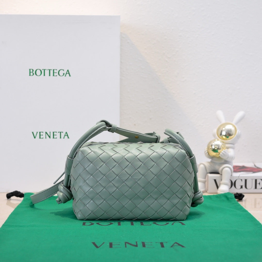 Trendy-Bottega-Veneta-Women’s-Leather-Shoulder-Bag.jpg