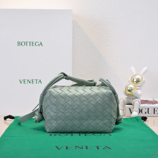 Trendy-Bottega-Veneta-Women’s-Leather-Shoulder-Bag.jpg