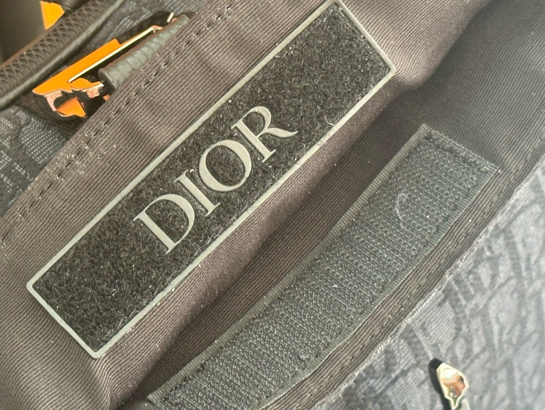 Noul rucsac Dior pentru bărbați – elegant și funcțional